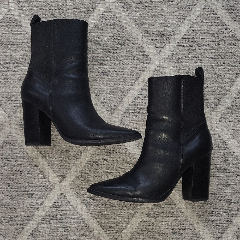 Chic Black Heeled Boots